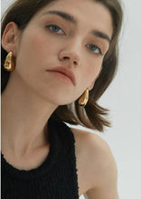 Load image into Gallery viewer, Hera Kylie Earrings
