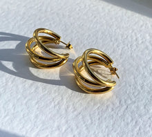 Load image into Gallery viewer, Hera Nami Earrings
